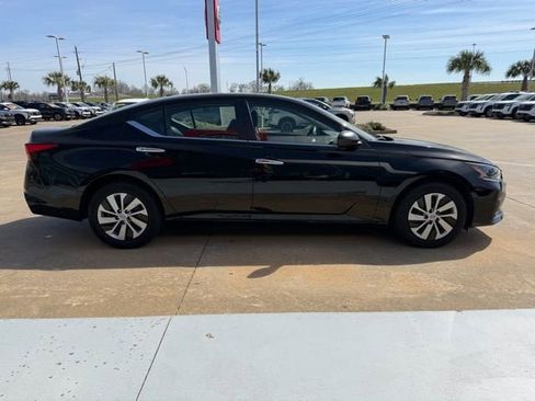 Used 2025 Nissan Altima 2.5 S image 6