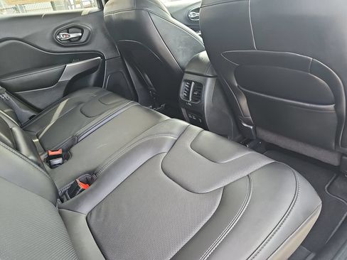 Used 2022 Jeep Cherokee Latitude Lux FWD image 11