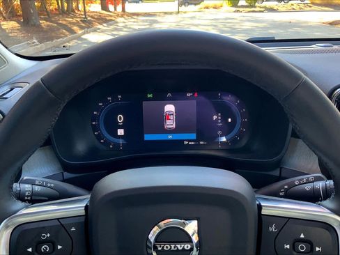 Used 2024 Volvo XC40 B5 Plus w/ Protection Package Premier image 25