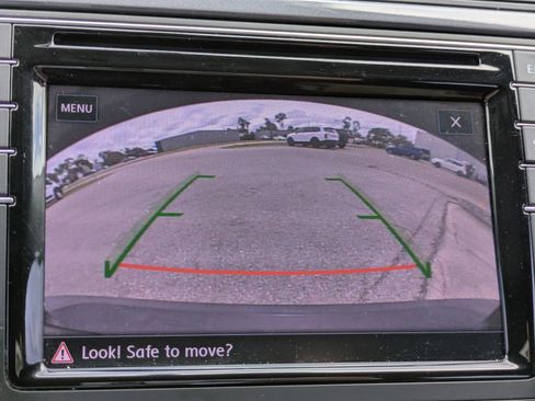 Used 2017 Volkswagen Tiguan S image 21