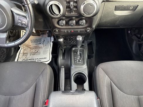 Used 2018 Jeep Wrangler Unlimited Sahara w/ Connectivity Group image 16