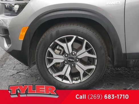 Used 2023 Kia Seltos EX image 42