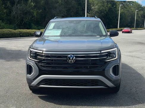 New 2025 Volkswagen Atlas Peak Edition SE image 3