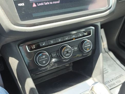 Used 2021 Volkswagen Tiguan SE w/ Panoramic Sunroof Package FWD image 24