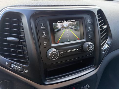 Used 2018 Jeep Cherokee Latitude image 21