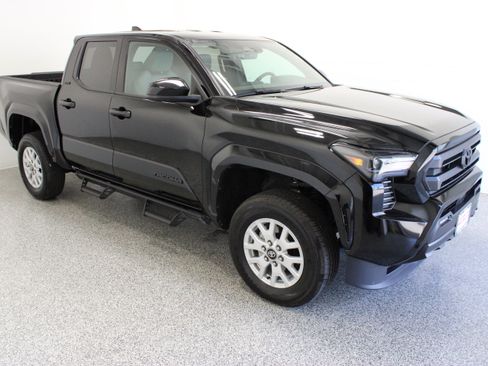 Used 2026 Toyota Tacoma SR5 AWD/4WD image 4
