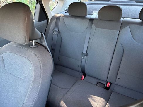 Used 2025 Kia K4 LXS image 40