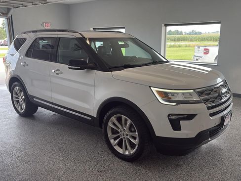 Used 2018 Ford Explorer XLT w/ Equipment Group 202A AWD/4WD image 5