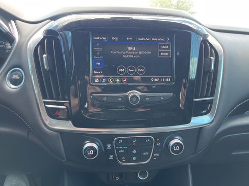 Used 2021 Chevrolet Traverse LS FWD image 11