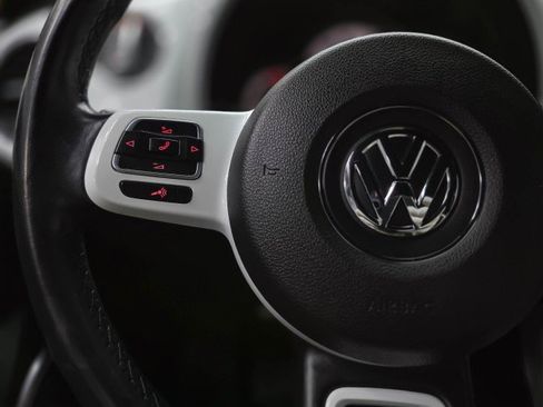 Used 2018 Volkswagen Beetle 2.0T SE FWD image 18