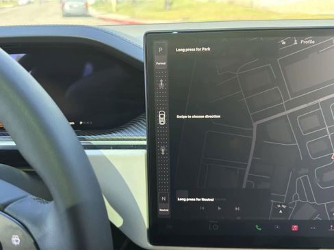 Used 2022 Tesla Model X Plaid image 17