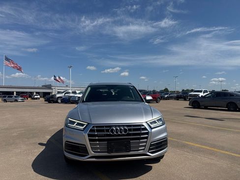 Used 2019 Audi Q5 2.0T Premium Plus w/ Premium Plus Package AWD/4WD image 4