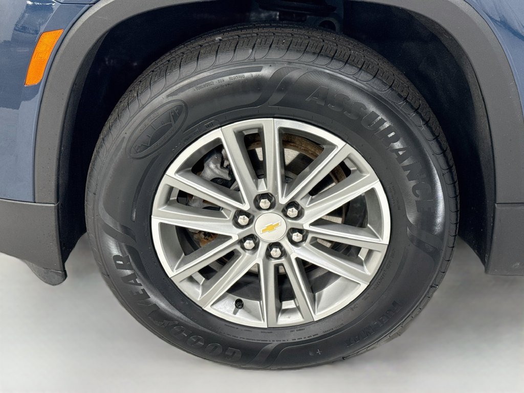 Used 2023 Chevrolet Traverse LT FWD image 32