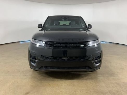Used 2025 Land Rover Range Rover Sport SE AWD/4WD image 3
