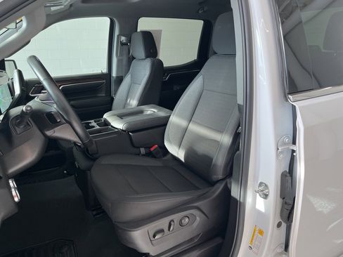 Used 2025 GMC Sierra 1500 SLE image 15