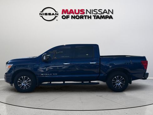 Used 2020 Nissan Titan SV w/ SV Convenience Package RWD image 5