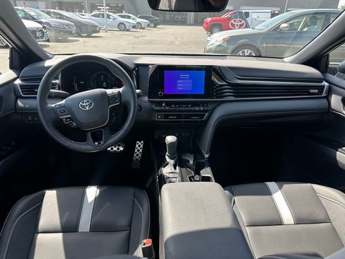 Used 2025 Toyota Camry SE w/ Convenience Package image 9