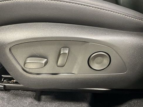 Used 2025 Chevrolet Traverse LT AWD/4WD image 12