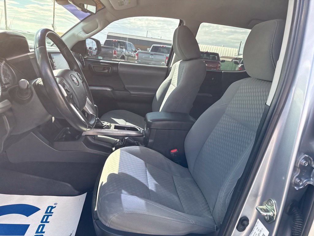 Used 2020 Toyota Tacoma SR5 AWD/4WD image 14