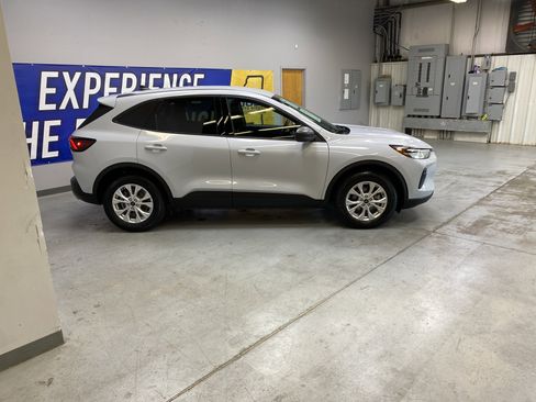 Used 2025 Ford Escape Active image 8