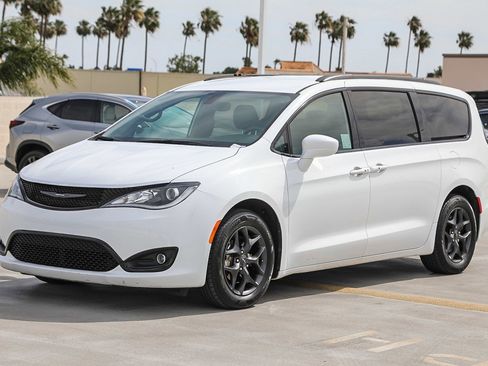 Used 2020 Chrysler Pacifica Touring-L Plus w/ S Appearance Package FWD image 3