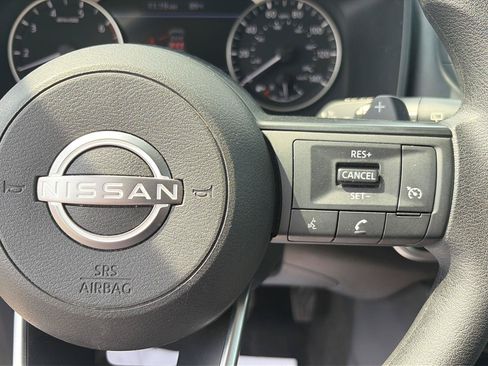 Used 2024 Nissan Rogue S FWD image 15