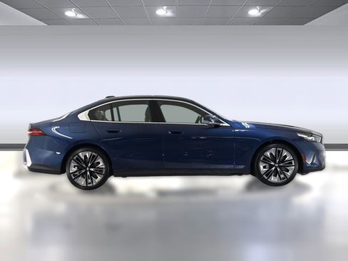 Used 2026 BMW 530i RWD image 7
