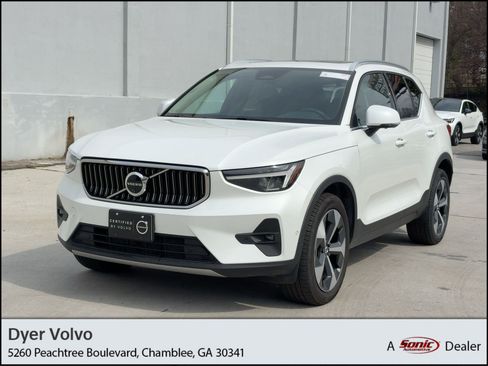 Certified 2025 Volvo XC40 B5 Plus image 1