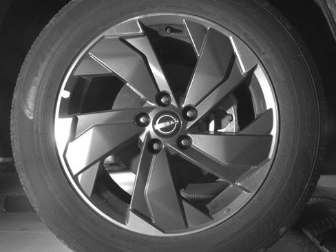 Used 2025 Nissan Rogue SV image 13