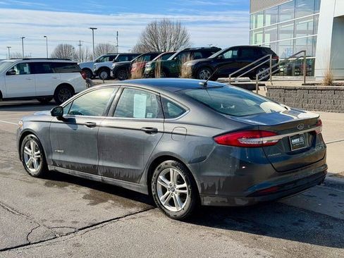 Used 2018 Ford Fusion SE image 3