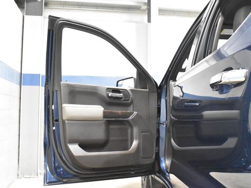 Used 2020 GMC Sierra 1500 SLT w/ X31 Off-Road Package image 10