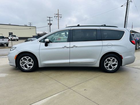 Used 2023 Chrysler Pacifica Limited image 38