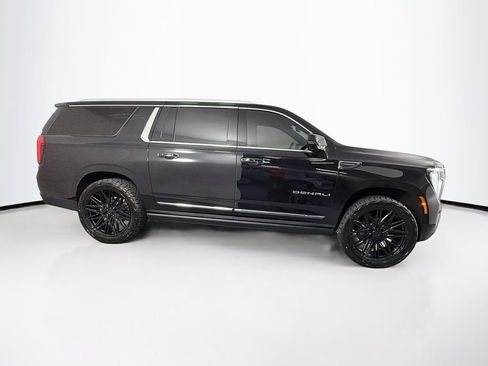 Used 2025 GMC Yukon XL Denali Ultimate AWD/4WD image 11
