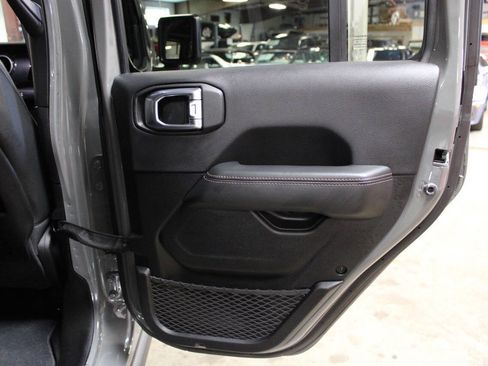 Used 2022 Jeep Wrangler Unlimited Rubicon w/ Xtreme Recon 35" Tire Package AWD/4WD image 27