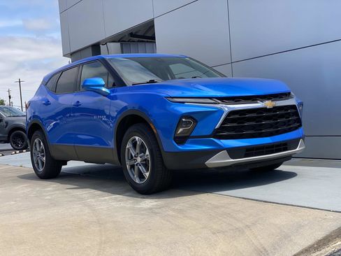 Used 2024 Chevrolet Blazer LT w/ Driver Confidence Package FWD image 2
