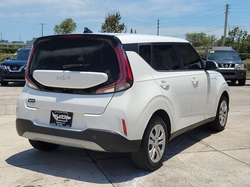Used 2023 Kia Soul LX FWD image 4