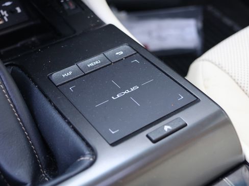 Used 2023 Lexus GX 460 Premium w/ Accessory Package AWD/4WD image 31