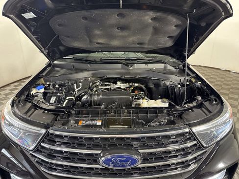 Used 2023 Ford Explorer XLT w/ Equipment Group 202A image 4
