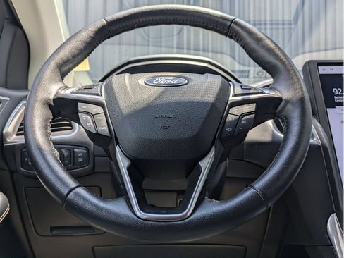 Certified 2024 Ford Edge Titanium AWD/4WD image 21
