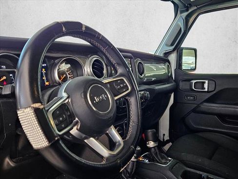 Used 2019 Jeep Wrangler Unlimited Sahara image 9