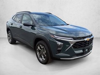 Used 2025 Chevrolet Trax LT w/ LT Convenience Package FWD video 3