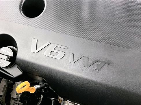 Used 2019 Chevrolet Traverse LT FWD image 37