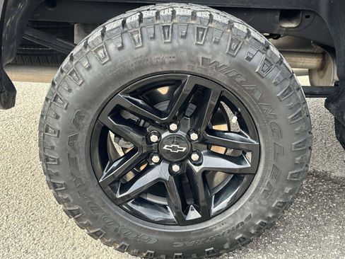 Used 2022 Chevrolet Silverado 1500 LT Trail Boss w/ LPO, Dark Essentials Package AWD/4WD image 10