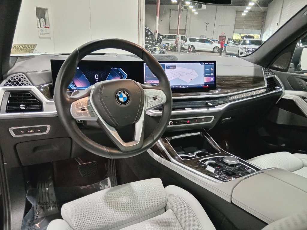 Used 2024 BMW X7 xDrive40i AWD/4WD image 16