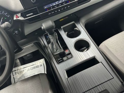 Used 2025 Toyota Sienna LE image 40