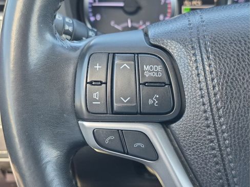 Used 2018 Toyota Highlander Plus FWD image 13