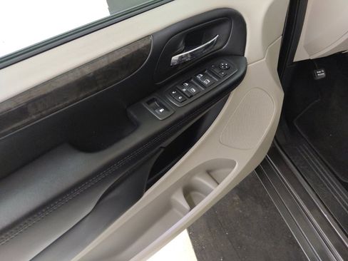Used 2019 Dodge Grand Caravan SE w/ UConnect Hands-Free Group FWD image 27