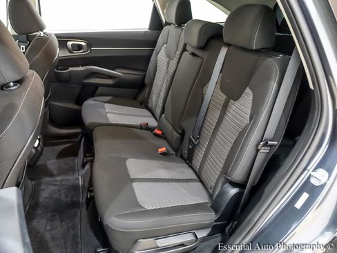 Used 2022 Kia Sorento LX image 16