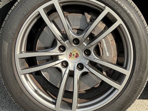 Certified 2023 Porsche Cayenne Platinum Edition image 11