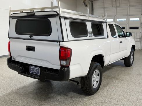 Used 2022 Toyota Tacoma SR image 4